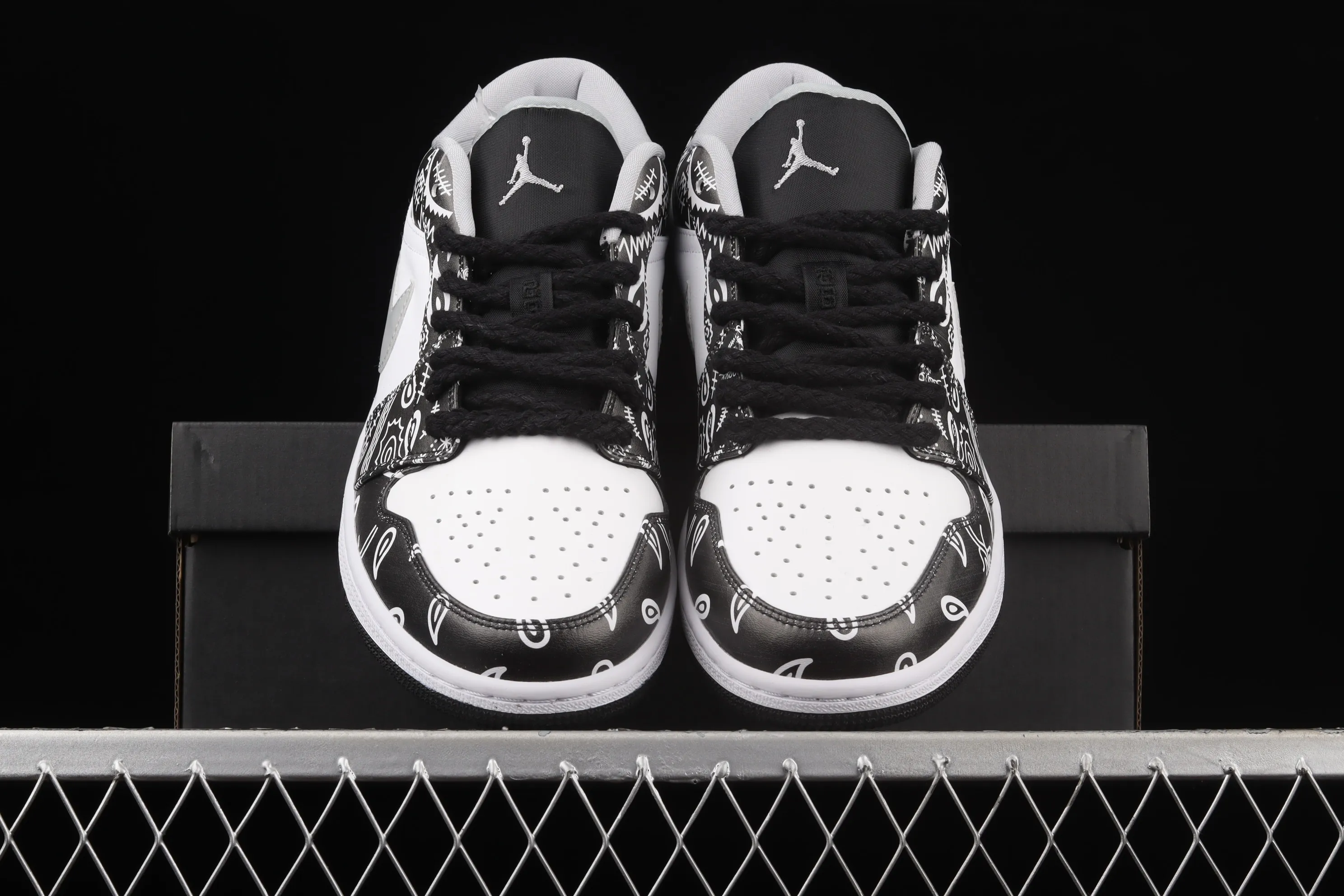 All categories Air Jordan Jordan series basketball shoes Air Jordan 1 Low Air Jordan 1 Low AJ1 Joe 1 painted hand-painted cashew flower low-top cultural basketball shoes 553558-040